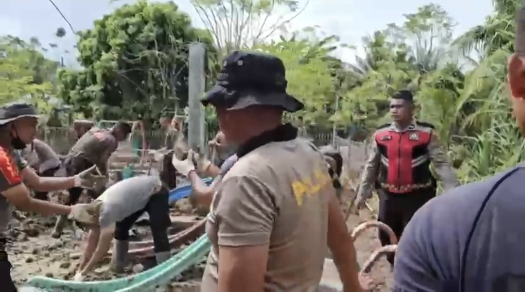 Gotong Royong Polri dan Masyarakat, Polres Pidie Jaya Percepat Pemulihan Pascabanjir dan Fasilitas Pendidikan
