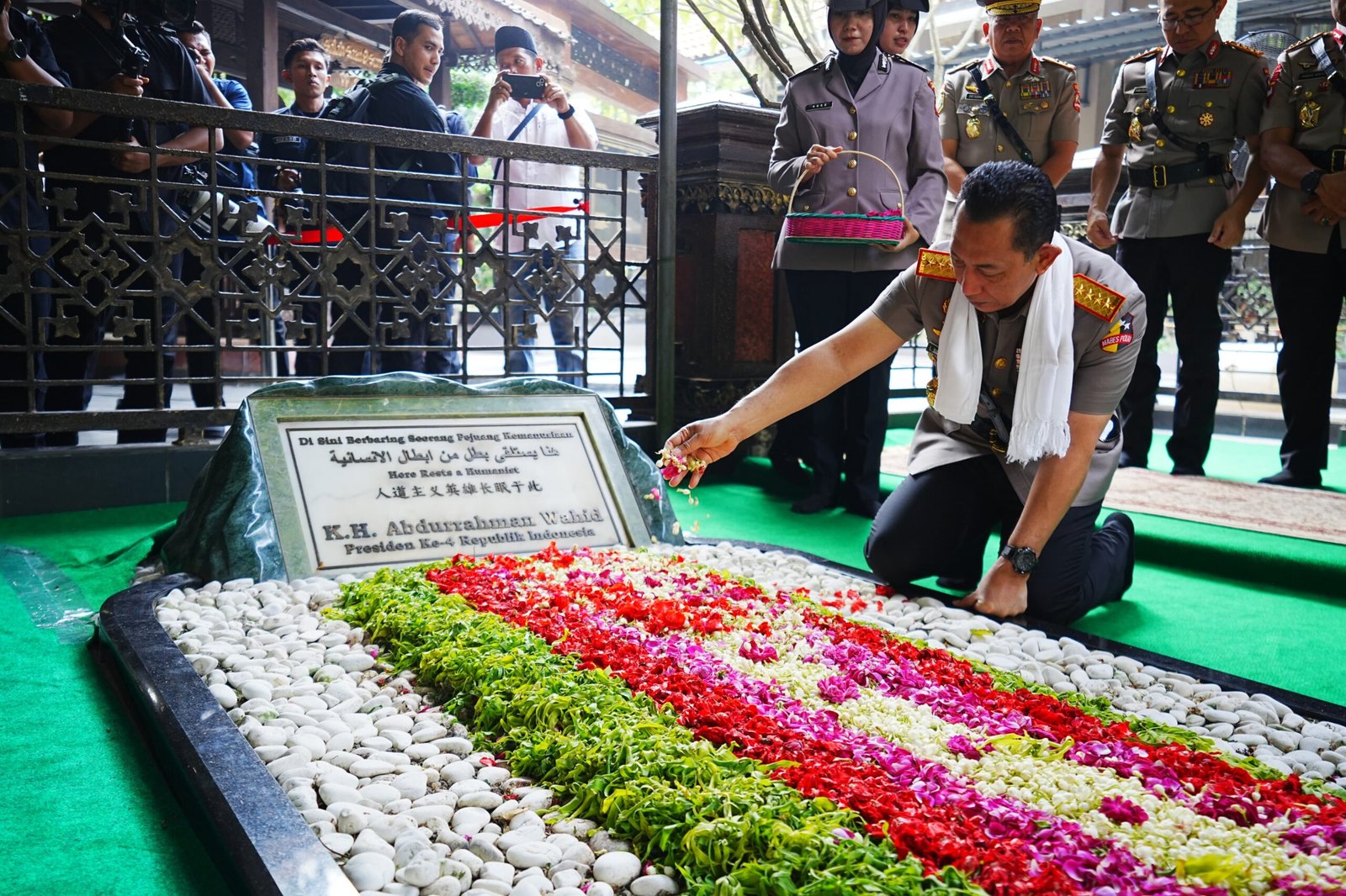Jelang Hari Bhayangkara, Kapolri Ziarah ke Makam Gus Dur